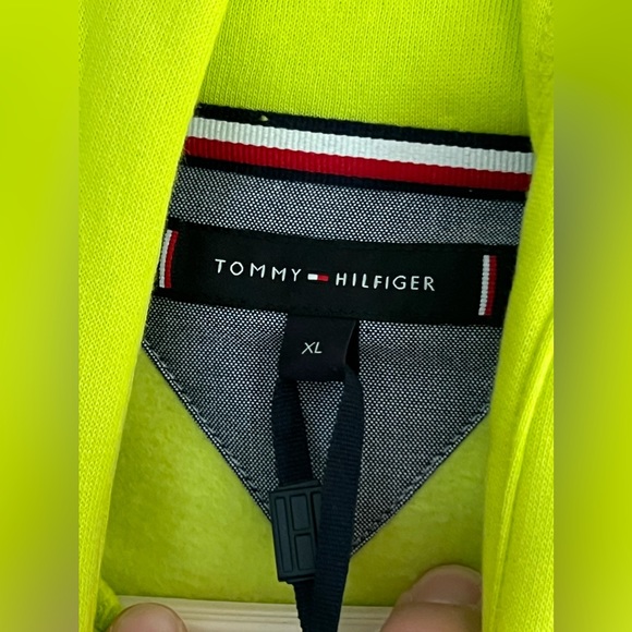 TOMMY HILFIGER
EMBROIDERED TOMMY LOGO HOODIE - Picture 2 of 5
